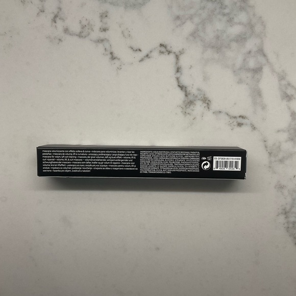 FENTY BEAUTY Full Frontal Volume Lift & Curl Mascara FULL SIZE - Picture 5 of 5